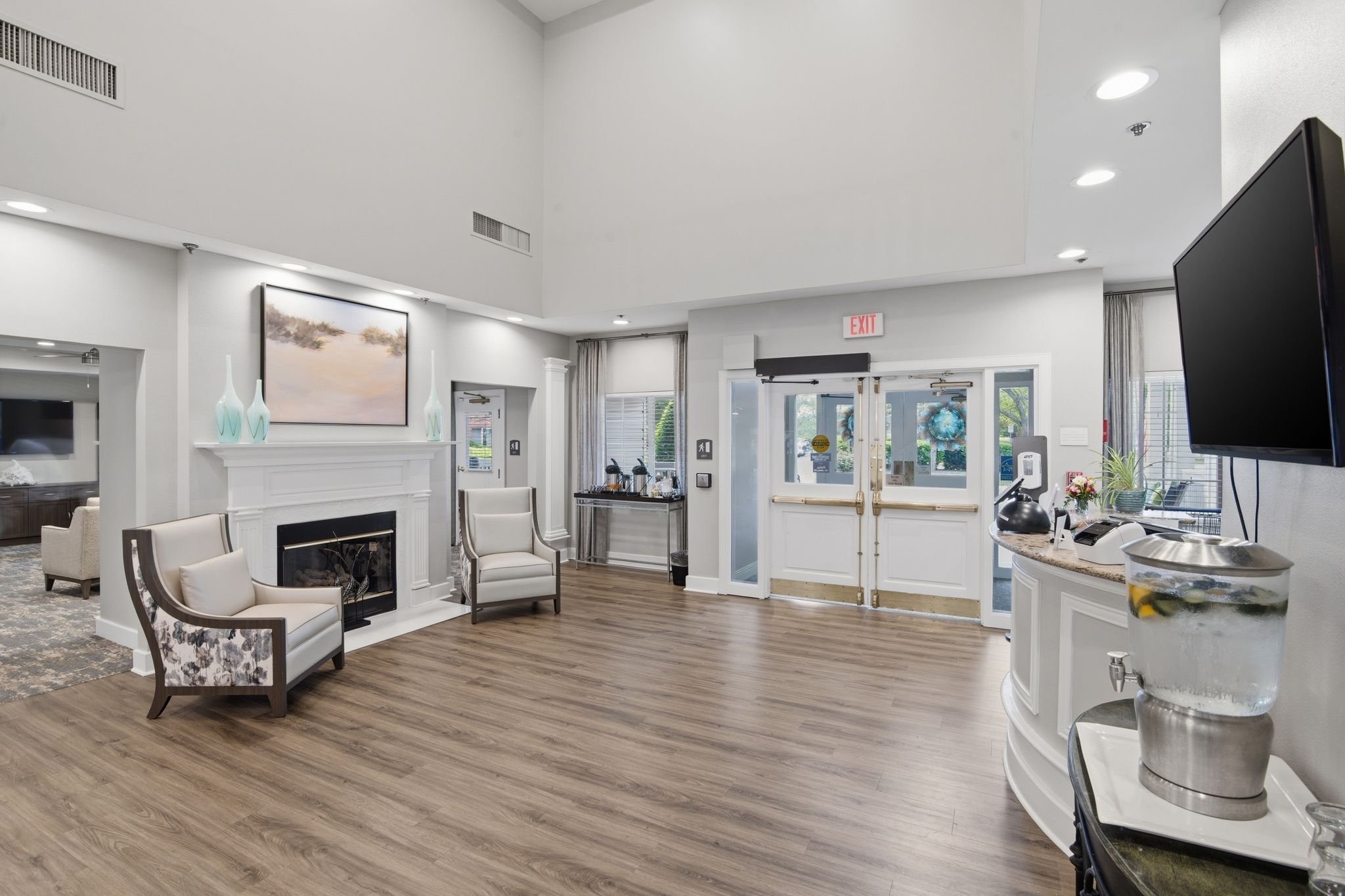 10_1628_Old_Donation_Pkwy_Virginia_Beach_VA_23454-Living_room-homejab_228659-5